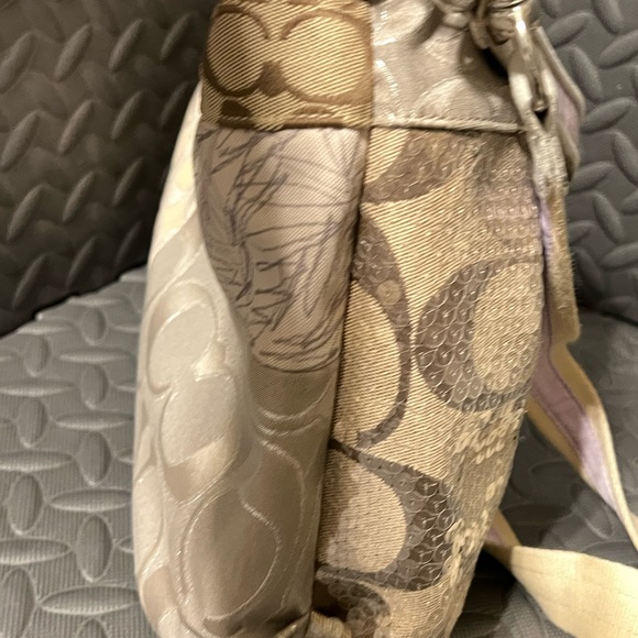 Coach Cross body /shoulder bag. - Picture 9 of 17